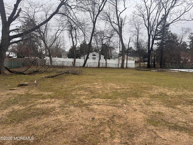 18 Pica Place, Tinton Falls, NJ 07724