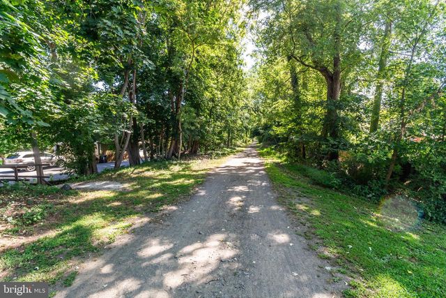 9 MILL ST, Stockton, NJ 08559