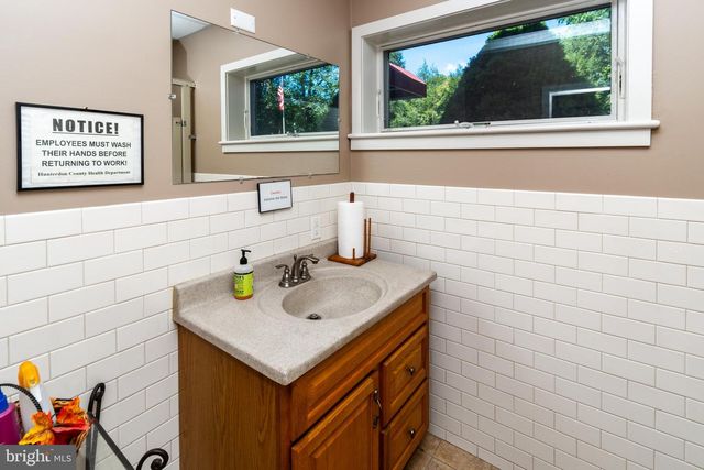 9 MILL ST, Stockton, NJ 08559