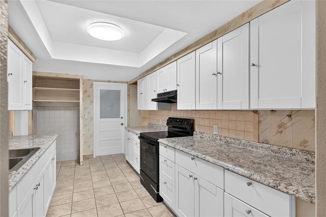 2055 MARAVILLA CIRCLE, Fort Myers, FL 33901