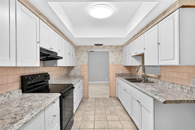 2055 MARAVILLA CIRCLE, Fort Myers, FL 33901