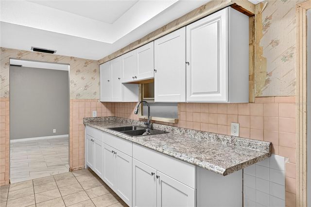 2055 MARAVILLA CIRCLE, Fort Myers, FL 33901