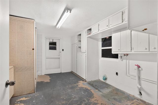 2055 MARAVILLA CIRCLE, Fort Myers, FL 33901