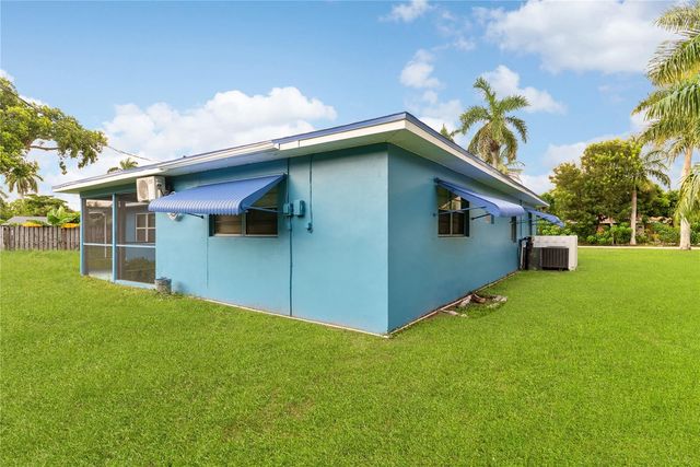 2055 MARAVILLA CIRCLE, Fort Myers, FL 33901