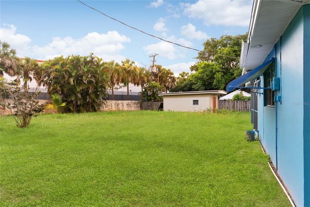 2055 MARAVILLA CIRCLE, Fort Myers, FL 33901