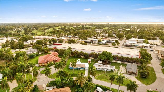 2055 MARAVILLA CIRCLE, Fort Myers, FL 33901