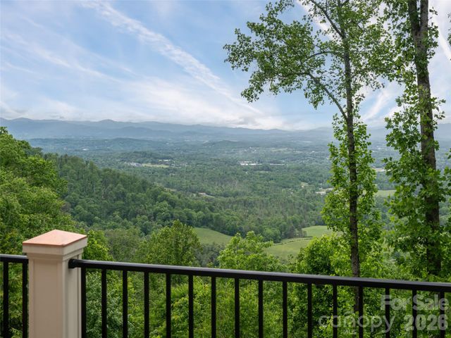 29 Elk Ridge Drive, Asheville, NC 28804