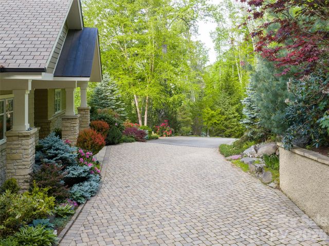 29 Elk Ridge Drive, Asheville, NC 28804