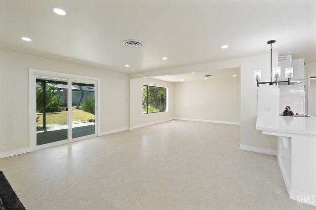 2612 Cheshire Drive, Bakersfield, CA 93309