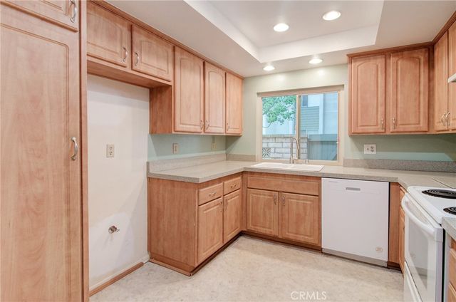 8777 Coral Springs Court 2B, Huntington Beach, CA 92646