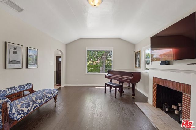 1978 S Holt Avenue, Los Angeles, CA 90034