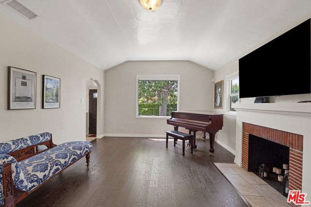 1978 S Holt Avenue, Los Angeles, CA 90034