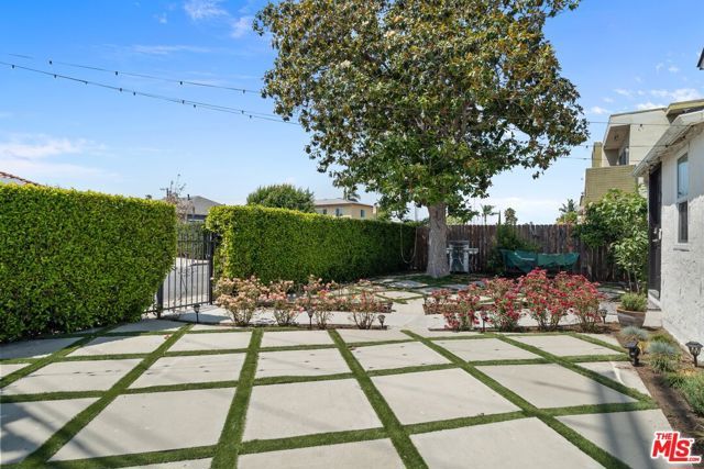 1978 S Holt Avenue, Los Angeles, CA 90034