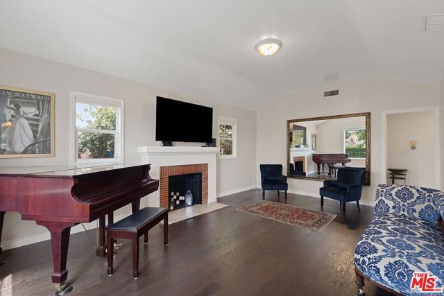 1978 S Holt Avenue, Los Angeles, CA 90034