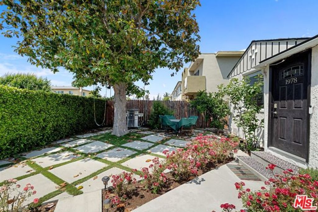 1978 S Holt Avenue, Los Angeles, CA 90034