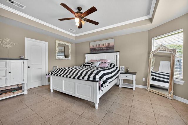 504 Lexington Avenue, Clute, TX 77531