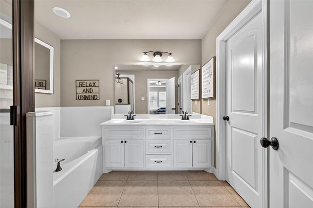 504 Lexington Avenue, Clute, TX 77531