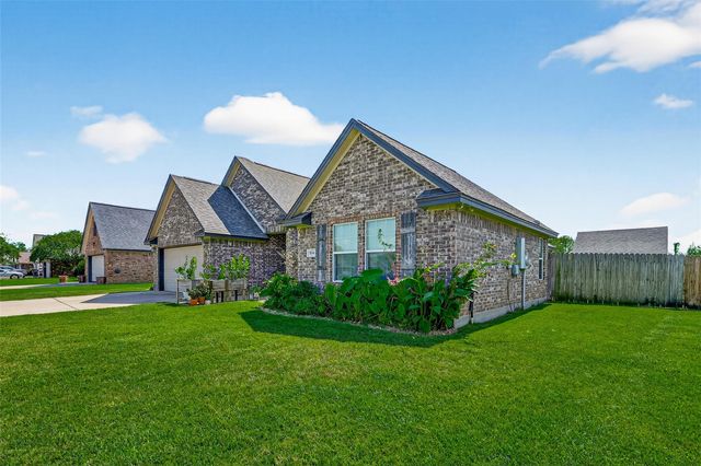 504 Lexington Avenue, Clute, TX 77531