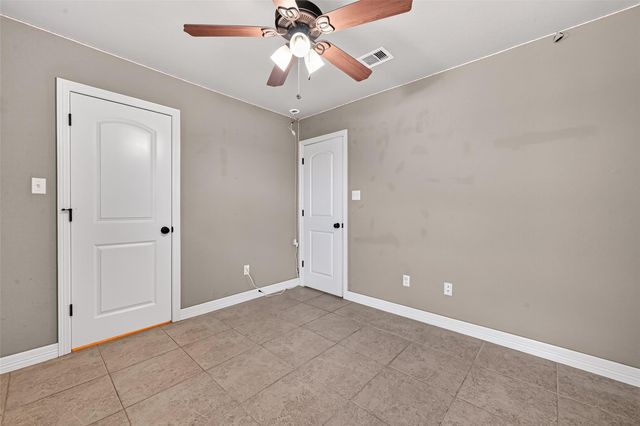 504 Lexington Avenue, Clute, TX 77531