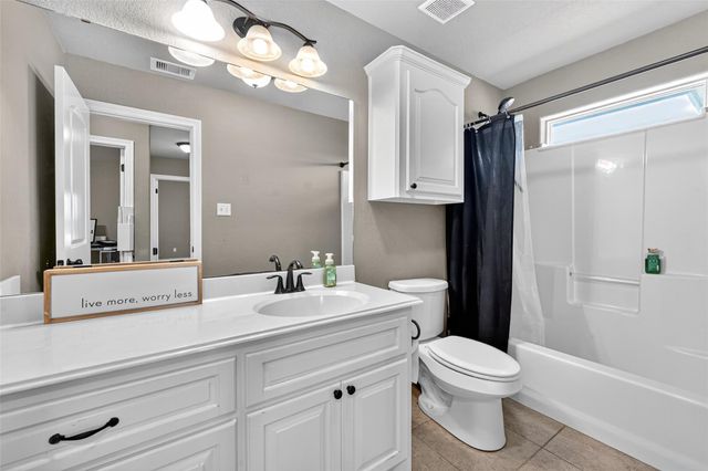 504 Lexington Avenue, Clute, TX 77531