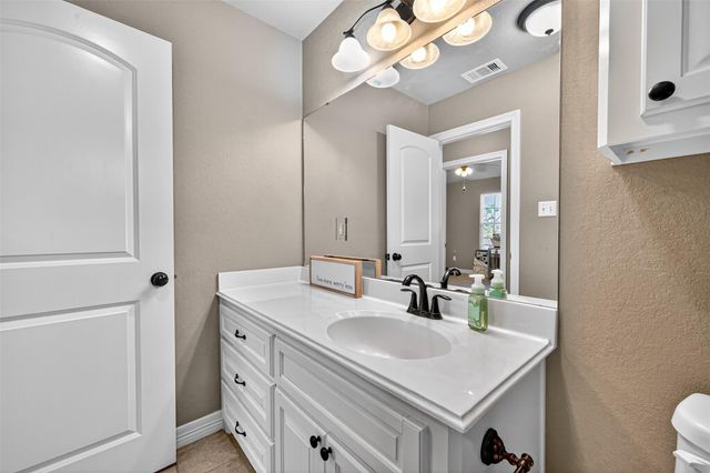 504 Lexington Avenue, Clute, TX 77531