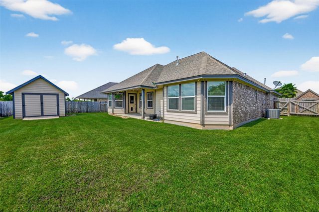 504 Lexington Avenue, Clute, TX 77531