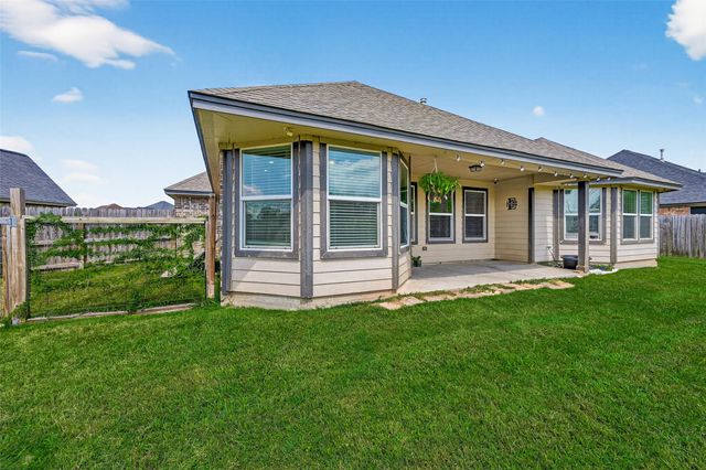 504 Lexington Avenue, Clute, TX 77531