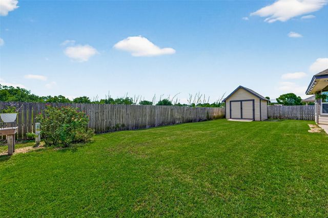 504 Lexington Avenue, Clute, TX 77531