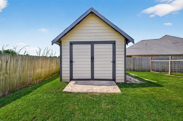 504 Lexington Avenue, Clute, TX 77531