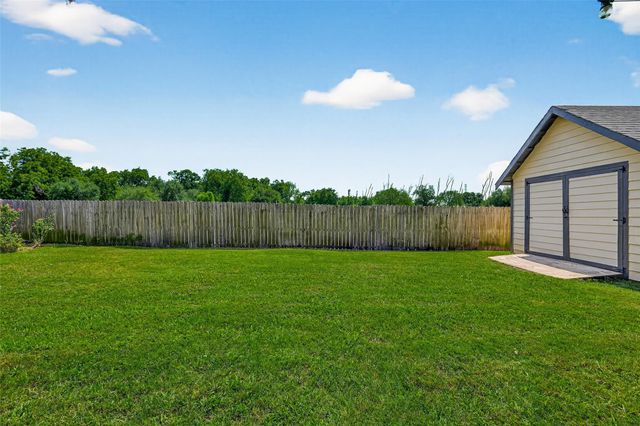 504 Lexington Avenue, Clute, TX 77531