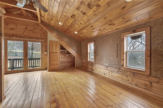 13737 Viney Grove Road, Prairie Grove, AR 72753