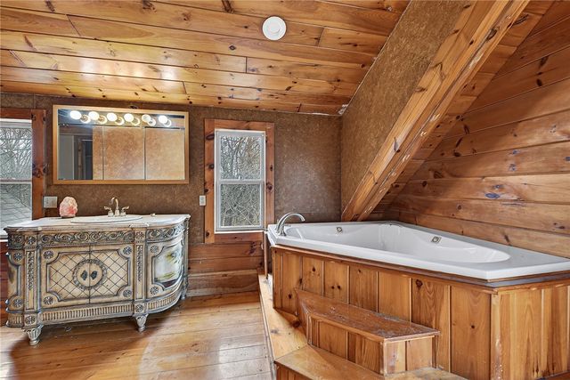 13737 Viney Grove Road, Prairie Grove, AR 72753