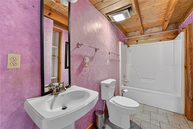 13737 Viney Grove Road, Prairie Grove, AR 72753