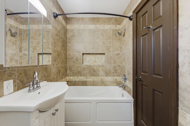 1117 E Kitson Drive, Palatine, IL 60074