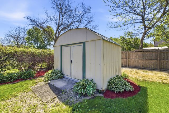 1117 E Kitson Drive, Palatine, IL 60074