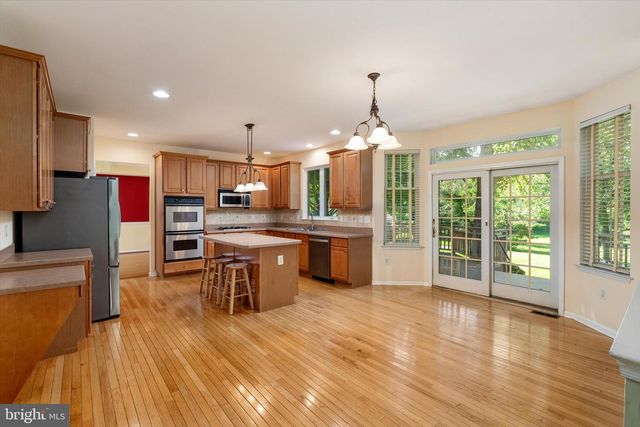 18 LOCKEWOOD LN, East Windsor, NJ 08520