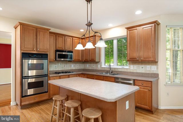 18 LOCKEWOOD LN, East Windsor, NJ 08520