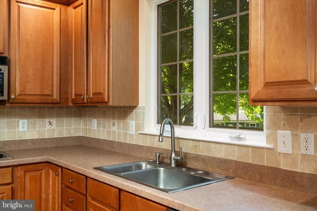18 LOCKEWOOD LN, East Windsor, NJ 08520