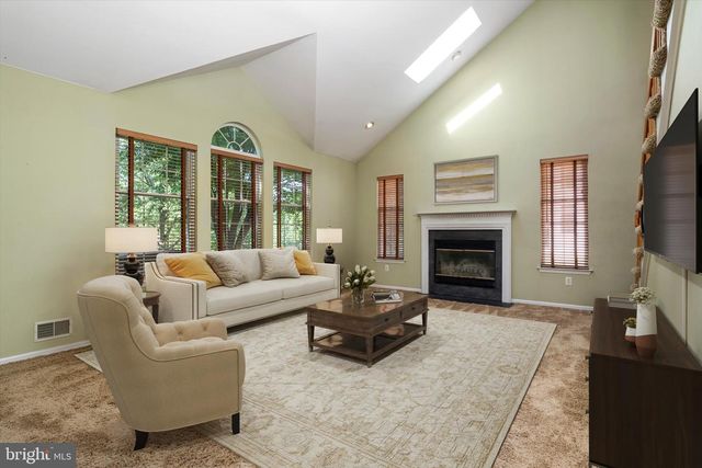 18 LOCKEWOOD LN, East Windsor, NJ 08520