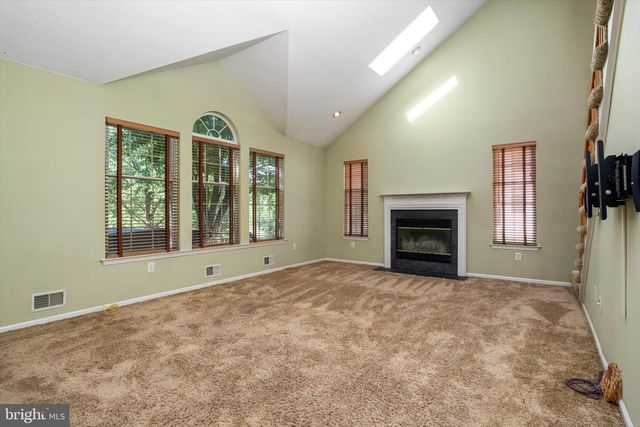 18 LOCKEWOOD LN, East Windsor, NJ 08520