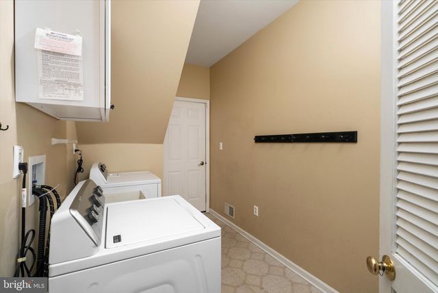 18 LOCKEWOOD LN, East Windsor, NJ 08520