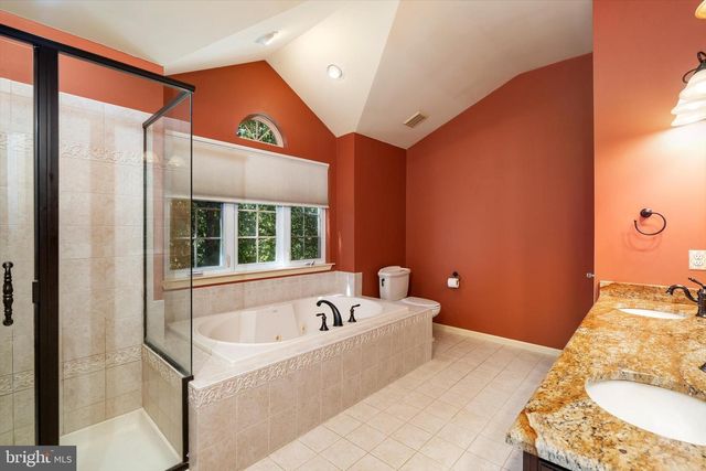 18 LOCKEWOOD LN, East Windsor, NJ 08520