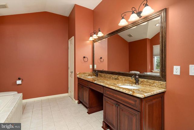18 LOCKEWOOD LN, East Windsor, NJ 08520