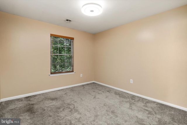 18 LOCKEWOOD LN, East Windsor, NJ 08520