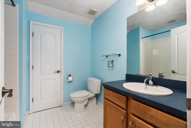 18 LOCKEWOOD LN, East Windsor, NJ 08520
