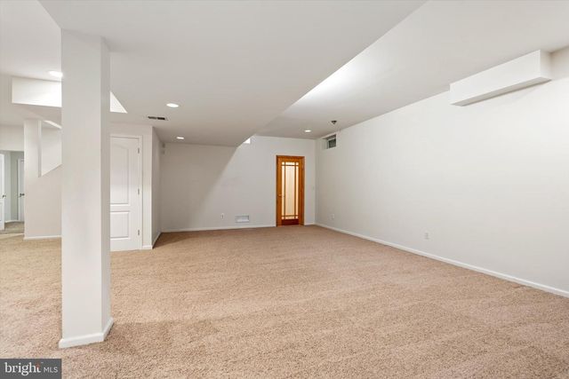 18 LOCKEWOOD LN, East Windsor, NJ 08520