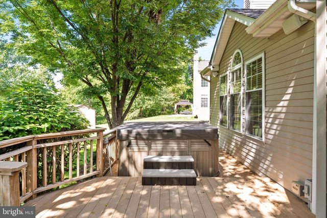 18 LOCKEWOOD LN, East Windsor, NJ 08520