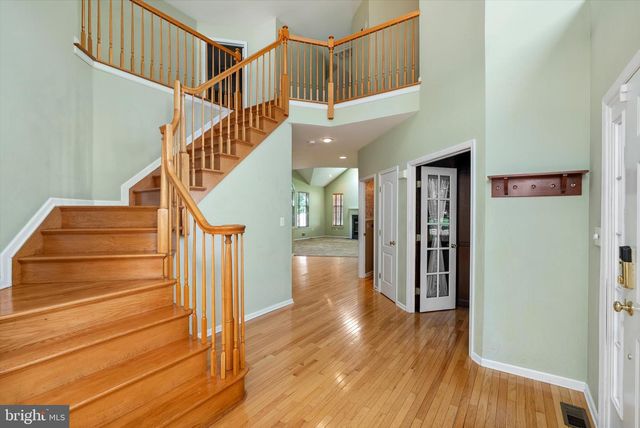 18 LOCKEWOOD LN, East Windsor, NJ 08520