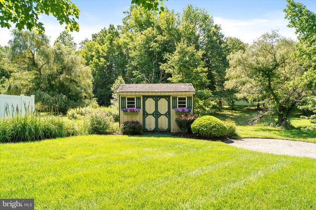 18 LOCKEWOOD LN, East Windsor, NJ 08520