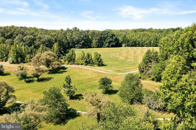 18 LOCKEWOOD LN, East Windsor, NJ 08520